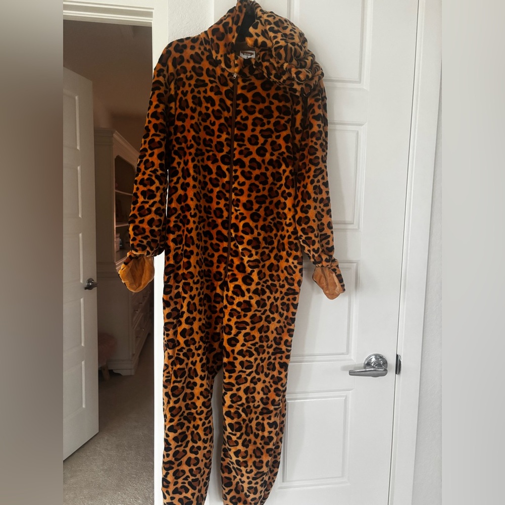 Cheetah 🐆 onesie Halloween costume